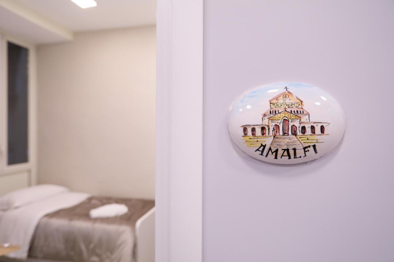 Residenza Esposito Economy Rooms Napoli Eksteriør billede