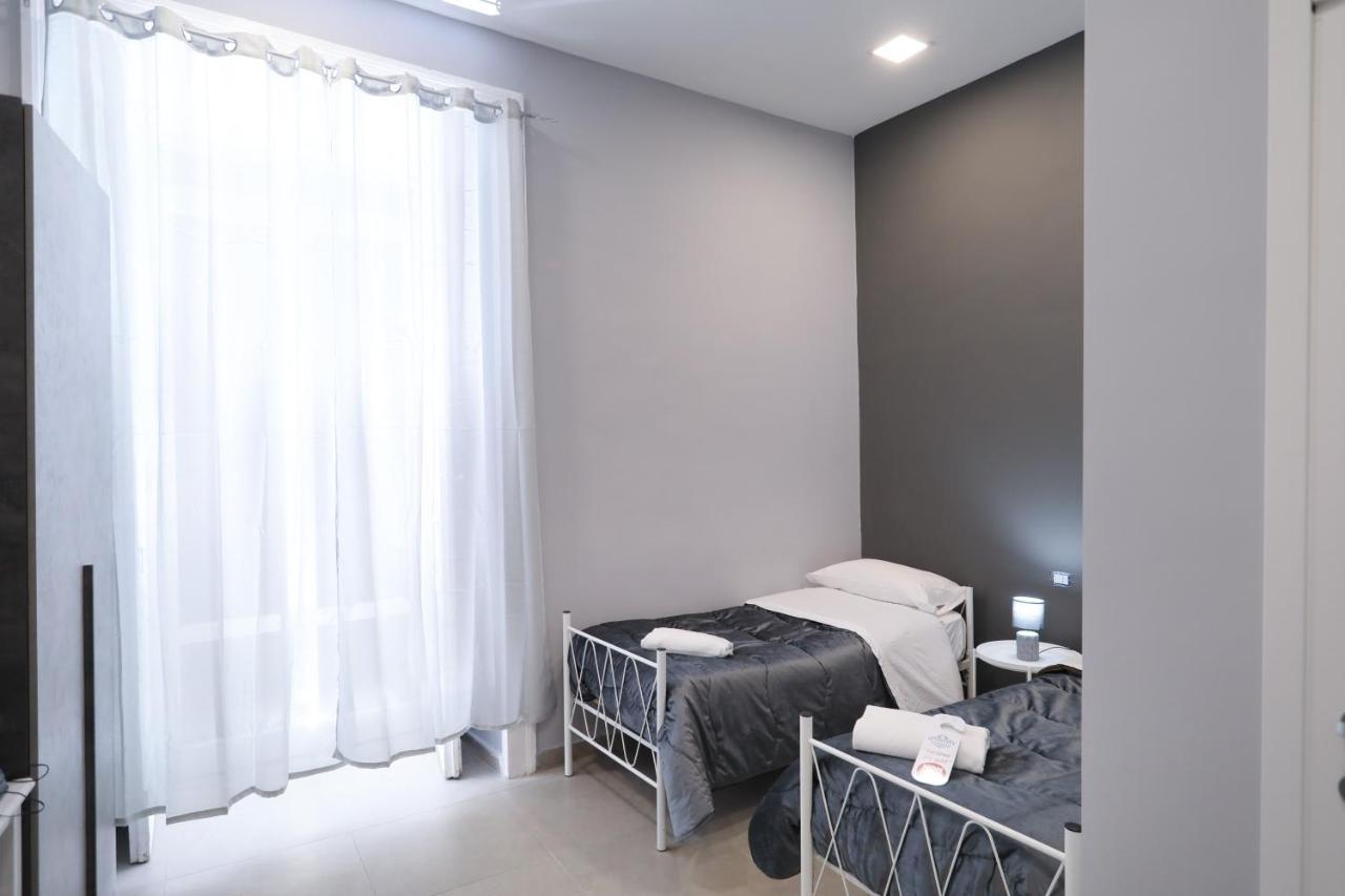 Residenza Esposito Economy Rooms Napoli Eksteriør billede