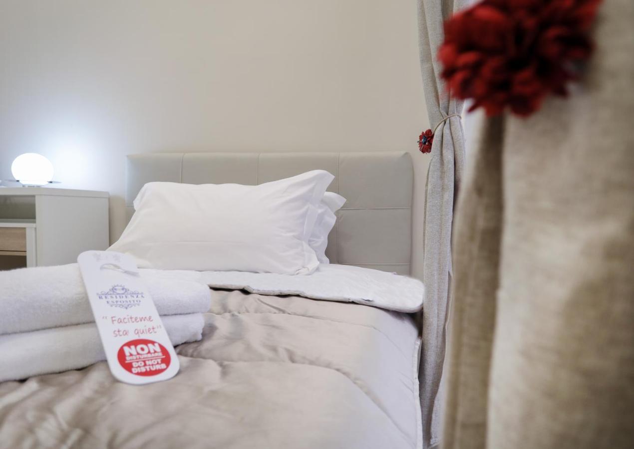 Residenza Esposito Economy Rooms Napoli Eksteriør billede