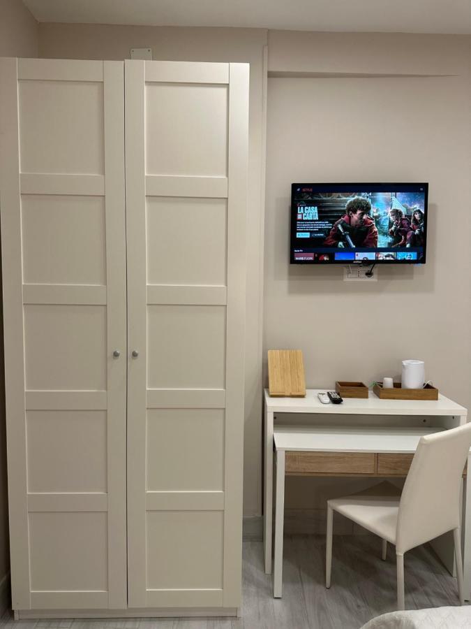 Residenza Esposito Economy Rooms Napoli Eksteriør billede