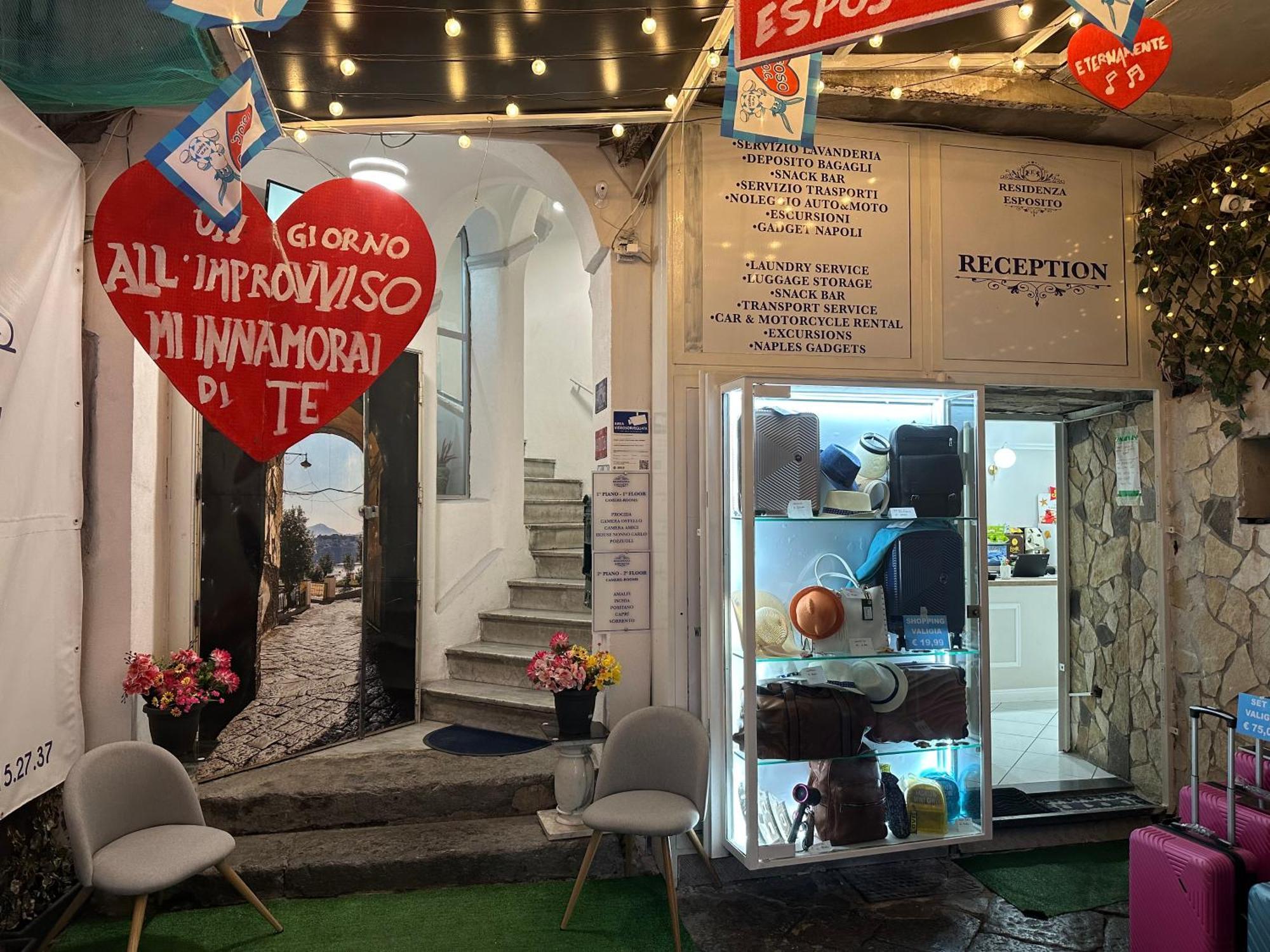 Residenza Esposito Economy Rooms Napoli Eksteriør billede