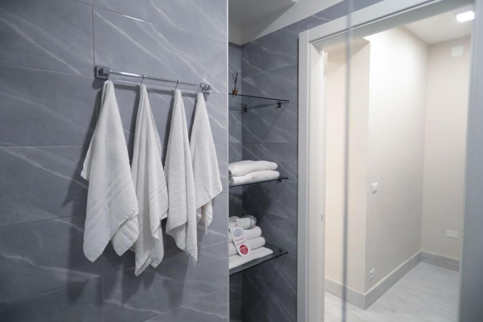 Residenza Esposito Economy Rooms Napoli Eksteriør billede